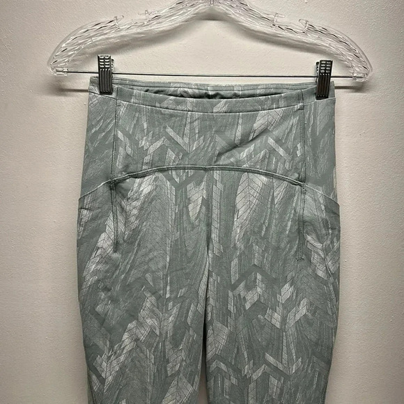 Lululemon Swift Speed Capri High Rise Cropped Leggings Pants 21" Chevron Blue 6 - Picture 3 of 9